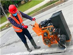 選對(duì)道路灌縫膠，用對(duì)灌縫工藝，讓道路裂縫修補(bǔ)不再徒勞