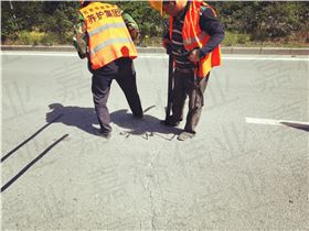 公路貼縫帶修補裂縫簡單便捷一貼即可