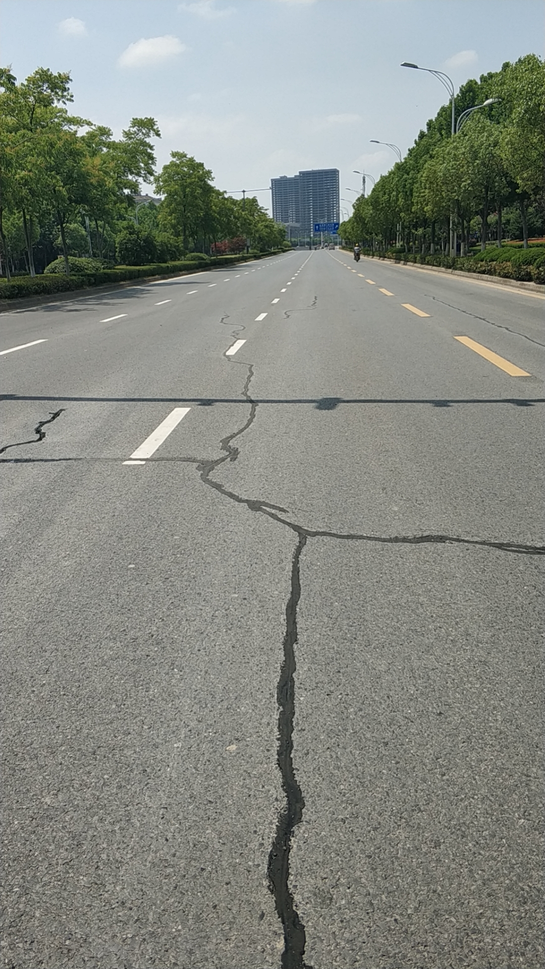嘉格道路灌縫膠，勾勒出修補(bǔ)裂縫的精美圖騰