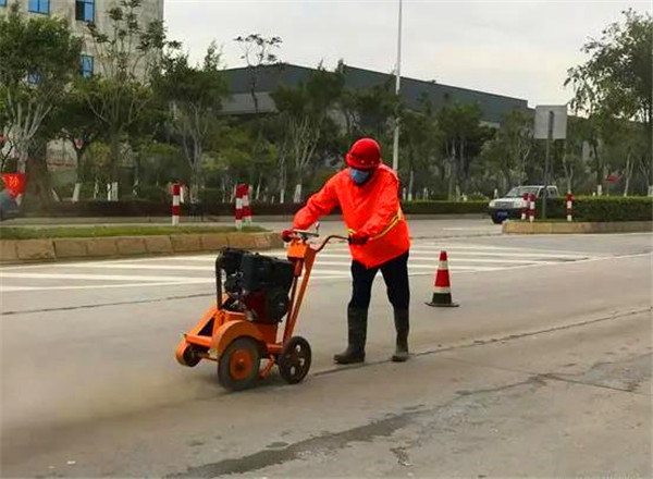 選對(duì)道路灌縫膠，用對(duì)灌縫工藝，讓道路裂縫修補(bǔ)不再徒勞