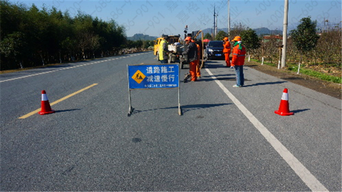選對(duì)道路灌縫膠，用對(duì)灌縫工藝，讓道路裂縫修補(bǔ)不再徒勞