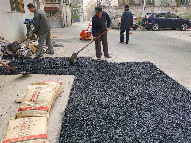 公路冷補瀝青混合料這三點更適合路面修補
