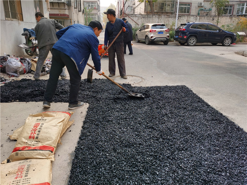 嘉格道路冷補(bǔ)料雨雪寒冬都能用原來材料和配方是硬傷