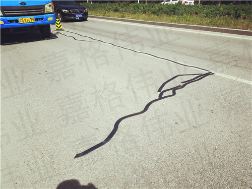 如何選擇質(zhì)量可靠價(jià)格合理的嘉格瀝青路面貼縫帶
