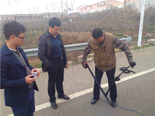 嘉格瀝青道路貼縫帶這樣的施工方式讓道路裂縫修補(bǔ)效率更高